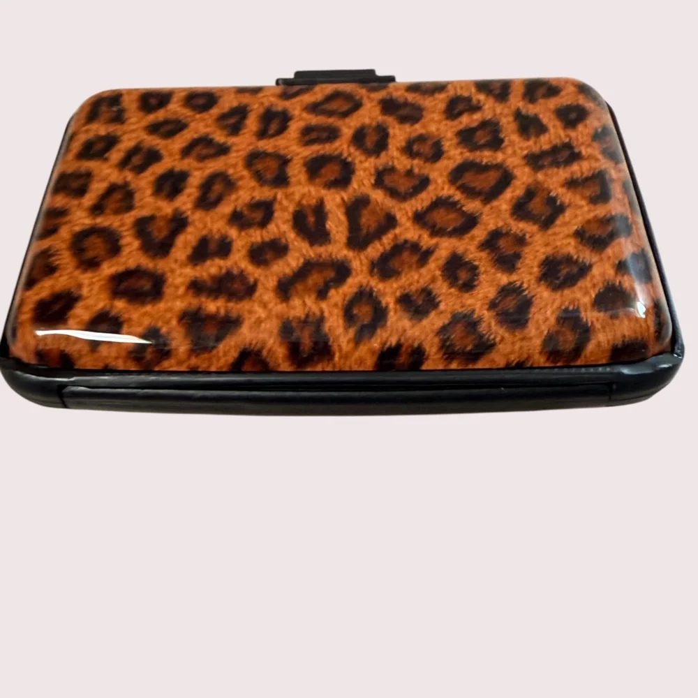 Leopard Print Hard Case Card Holder Wallet Accordion Organizer Card Caddy
